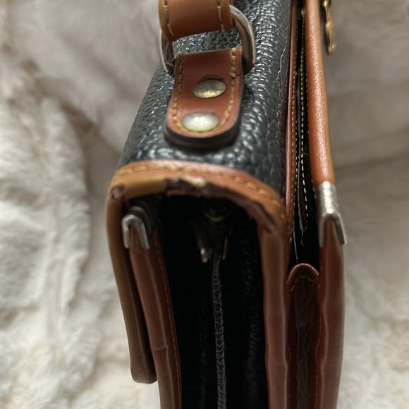 Dooney and Bourke AWL Vintage Dooney. - Picture 6 of 7